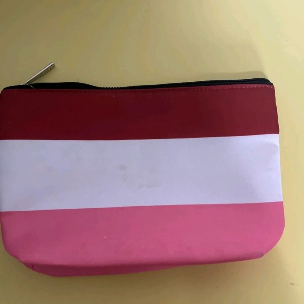 Clinique × Kate Spade Hello Gorgeous Makeup Bag